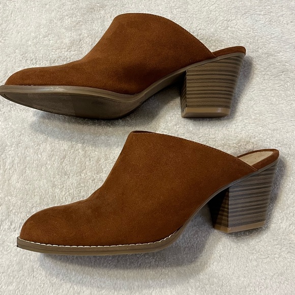 Old Navy Casual Chocolate Faux-Suede Mule Booties Block Heel Women’s Size 8 - Picture 7 of 10